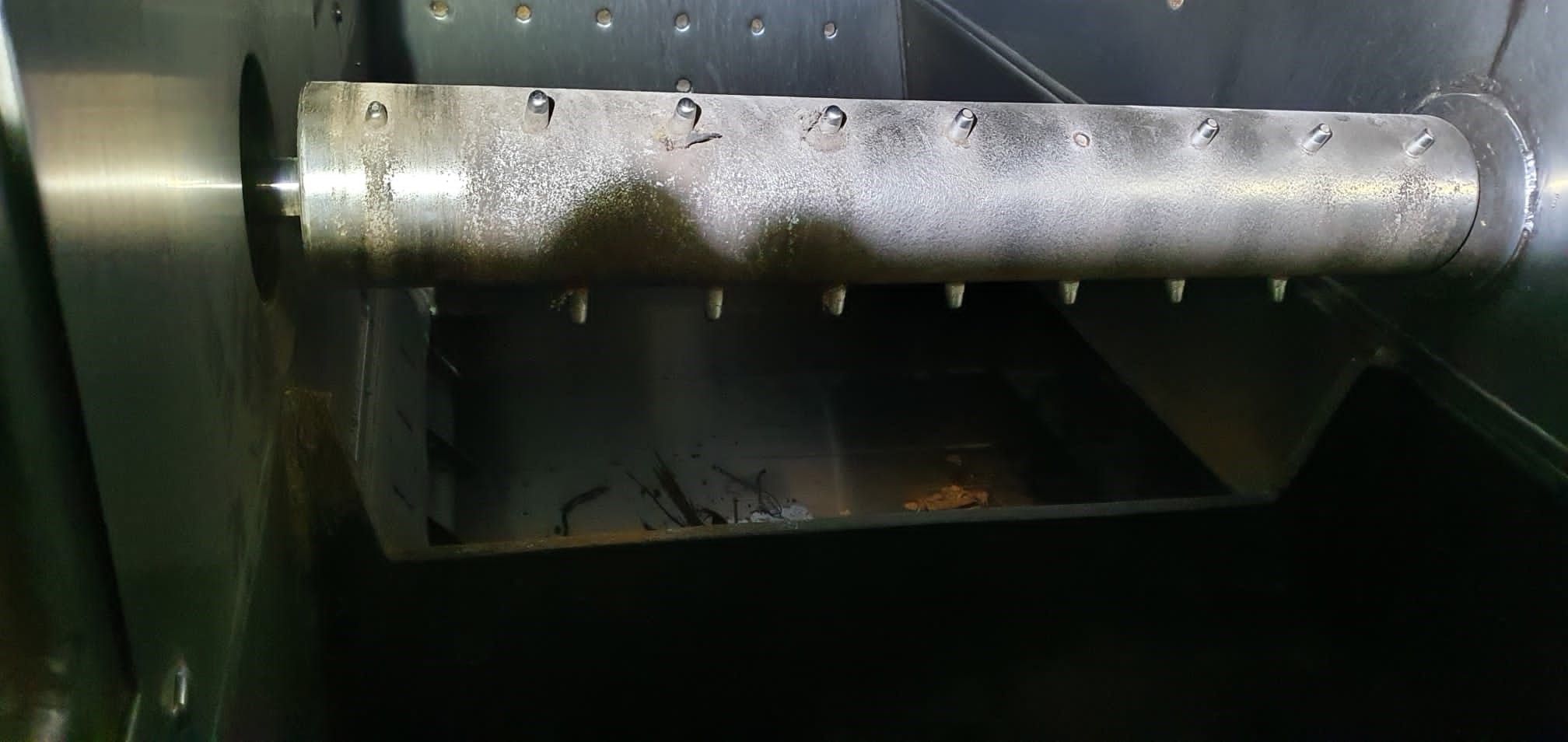 Beschichtete Stiftwalze im Brennstoff-Aufgabeschacht eines Holzheizkraftwerk.