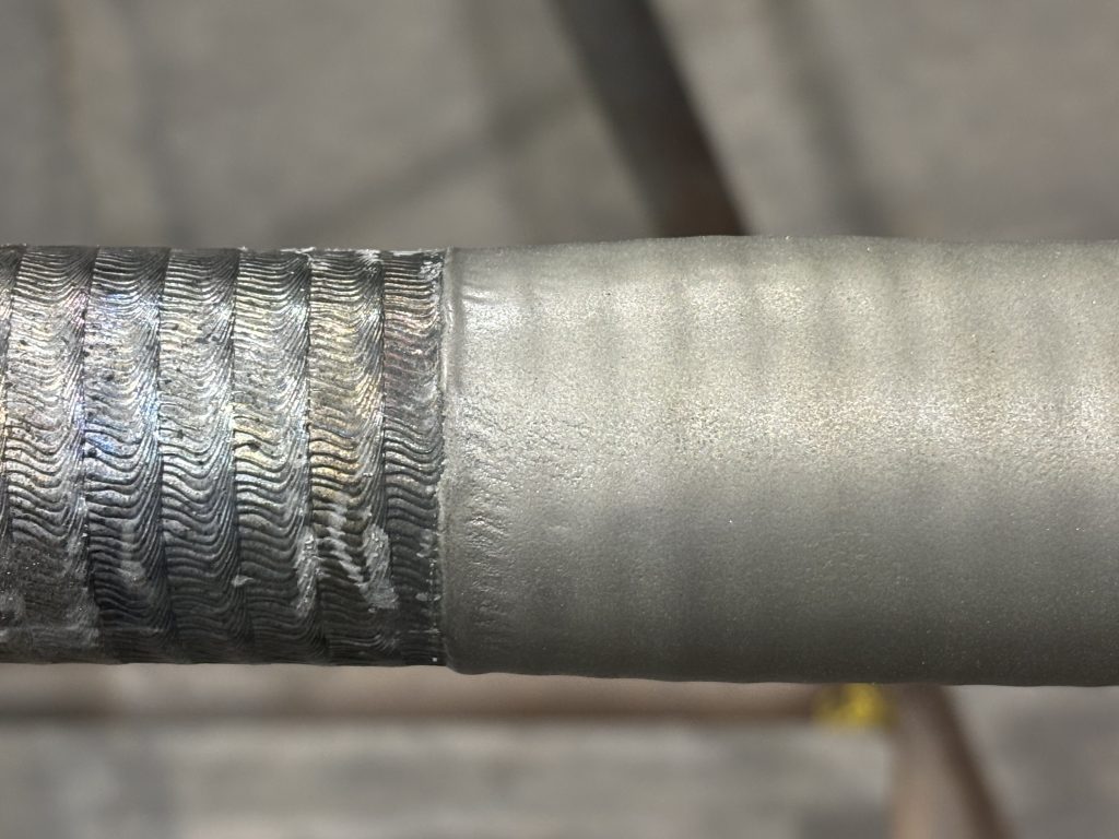 Auftraggeschweißtes Überhitzerrohr mit Inconel 625 und Plasmaspritzschicht aus einer hochverschleißfesten Nickel-Basis-Legierung